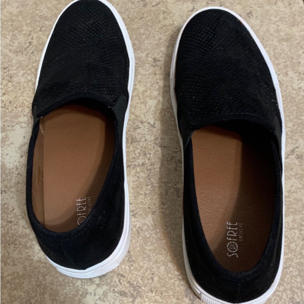 Sofree Exclusive Women Fashion Platform Sneakers Slip-On. Color: Black